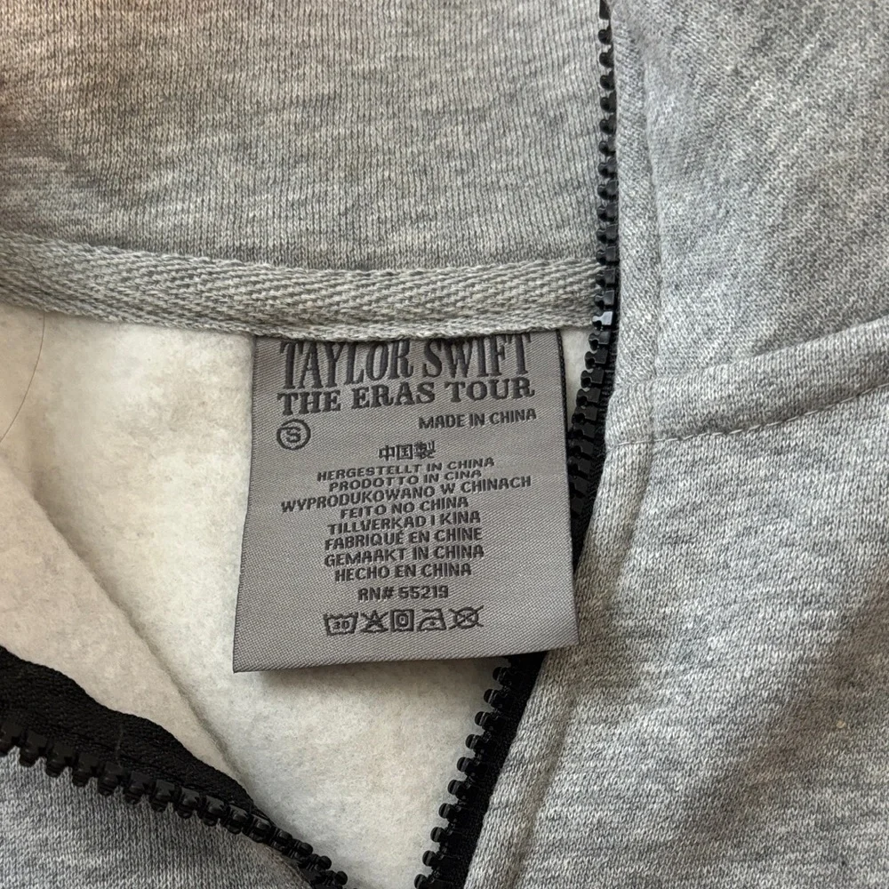 Taylor Swift, Eras Tour Zip-Up Quarter Zip, SZ S - Picture 3 of 5